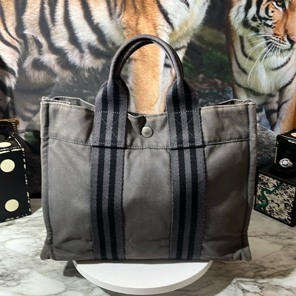 HERMES PM TOTE BAG IN GOOD USED CONDITION. - Picture 1 of 16